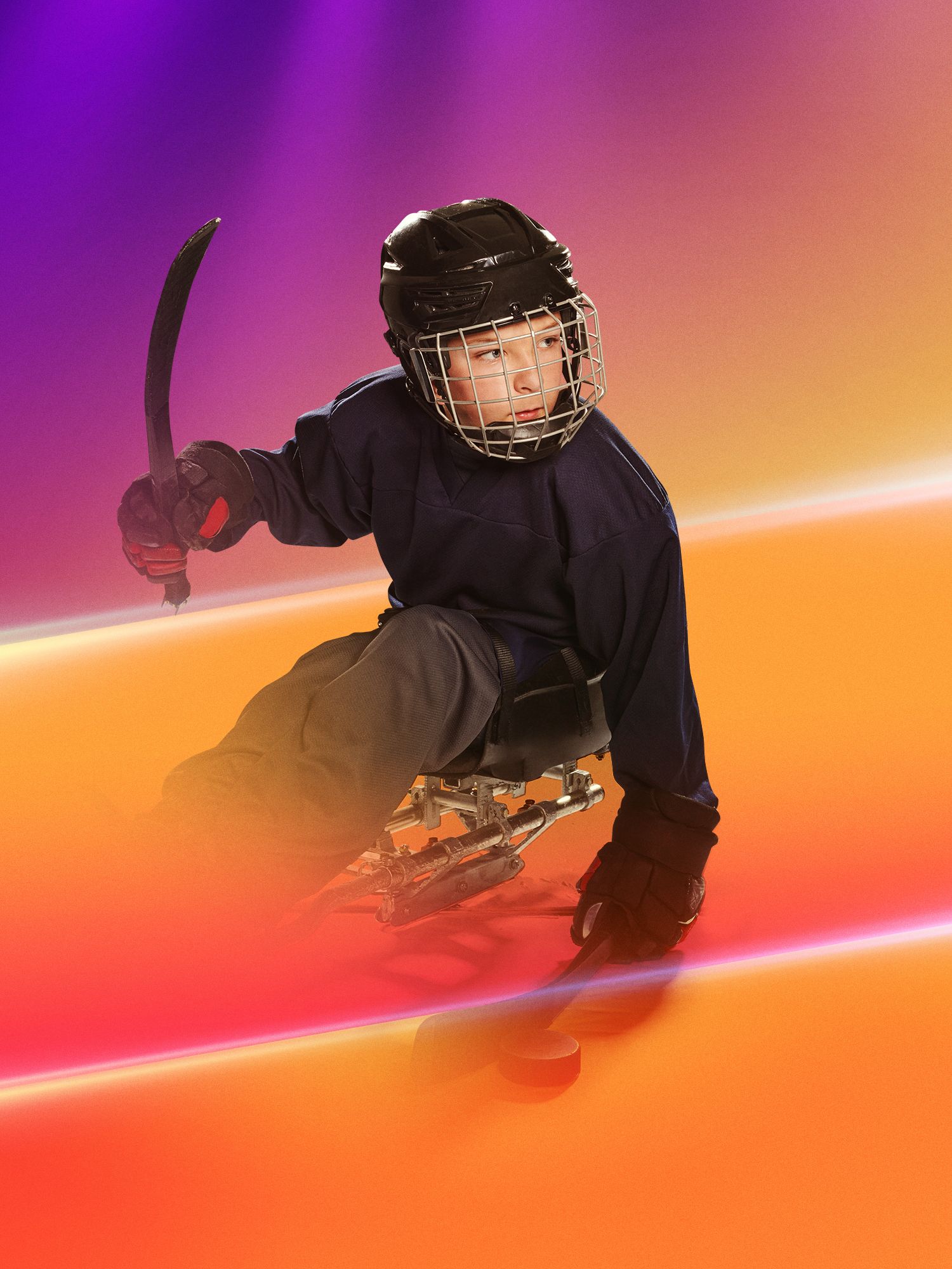 Nathan, un jeune joueur de parahockey en action.