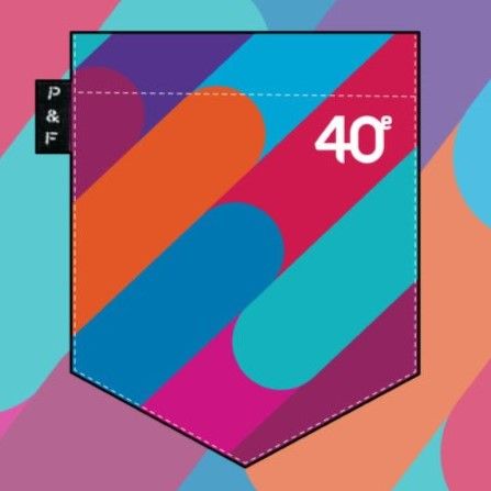 La poche du 40e Défi sportif AlterGo présente des bandes diagonales arrondies aux couleurs de l'événement.