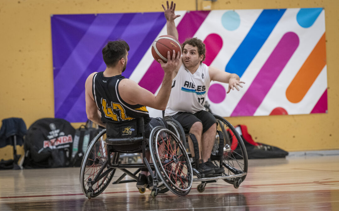 Jour 8 : les joueurs de basketball en fauteuil et de powerchair soccer foulent le terrain!